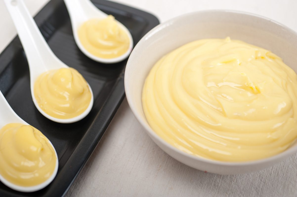 custard cream vanilla in bowl and spoon